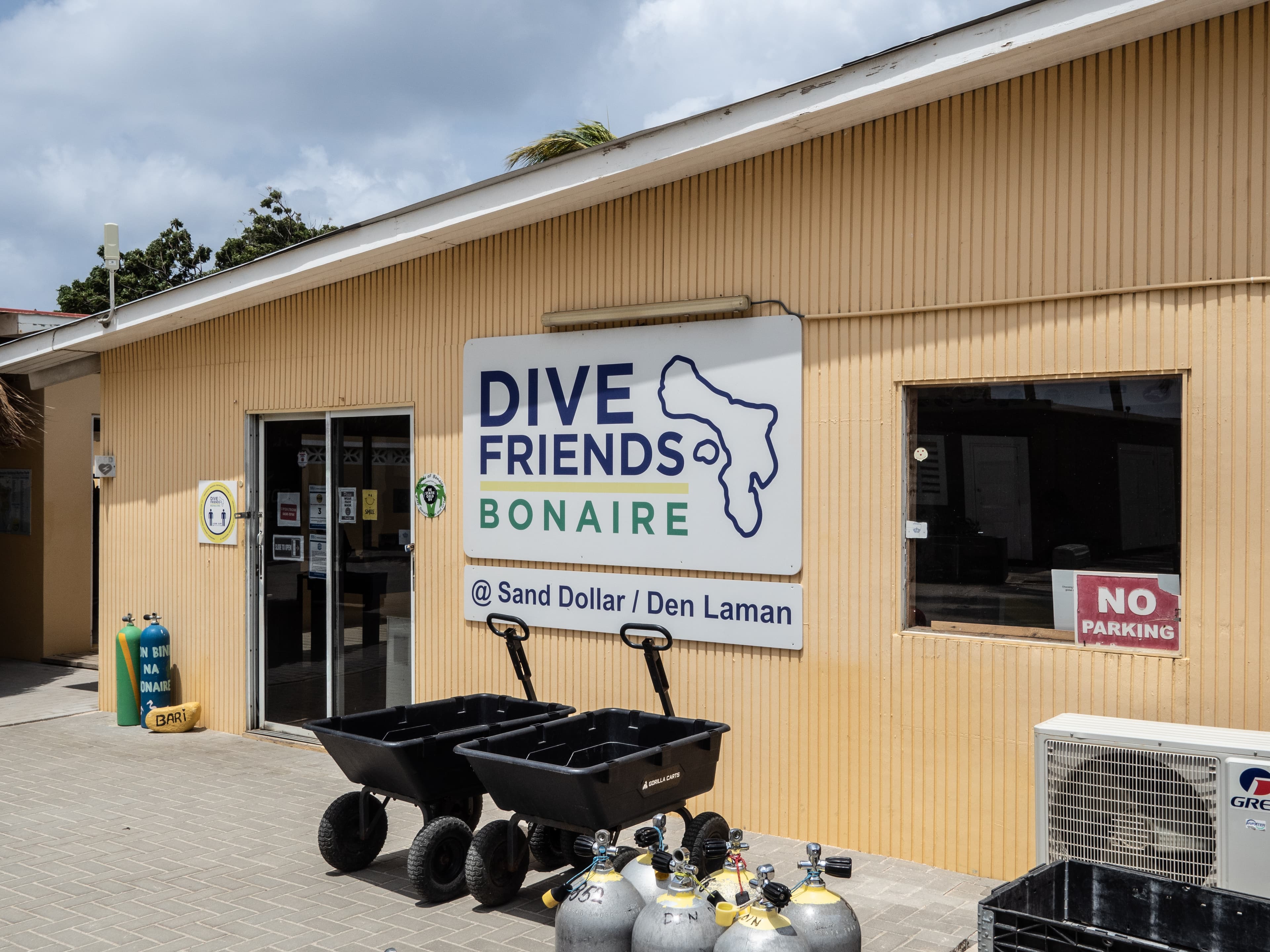 Dive Friends Bonaire @ Sand Dollar